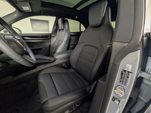 New 2026 Porsche Macan Turbo Electric image 5