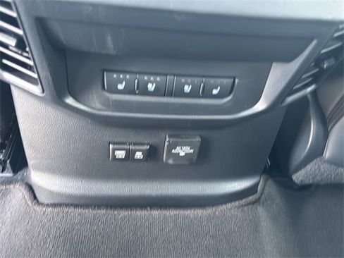 Used 2024 Toyota Tundra Platinum image 16