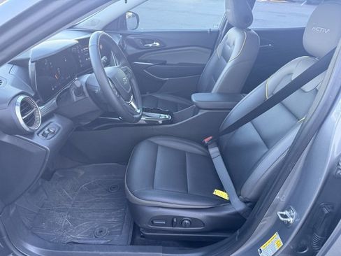 Used 2025 Chevrolet Trax ACTIV w/ Driver Confidence Package image 2