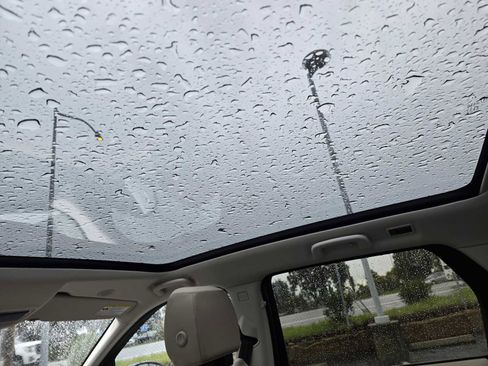 Used 2025 Land Rover Discovery Sport S image 22