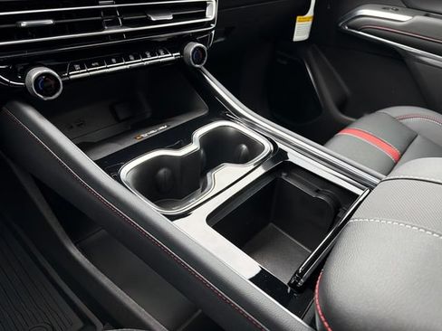New 2026 Chevrolet Traverse RS w/ LPO, Floor Liner Package FWD image 25