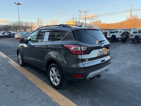 Used 2017 Ford Escape SE w/ Equipment Group 201A image 5