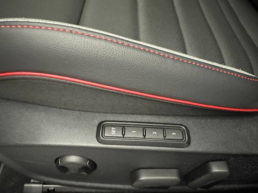 Used 2025 Volkswagen GTI SE FWD image 20