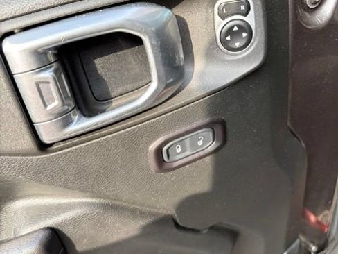 Used 2018 Jeep Wrangler Unlimited Sport S AWD/4WD image 10