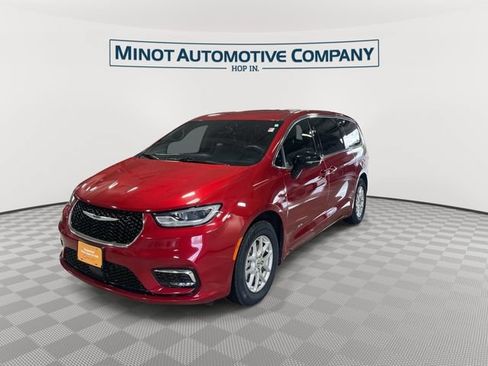 Certified 2025 Chrysler Pacifica Select FWD image 4