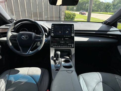 Used 2019 Toyota Avalon Limited FWD image 11