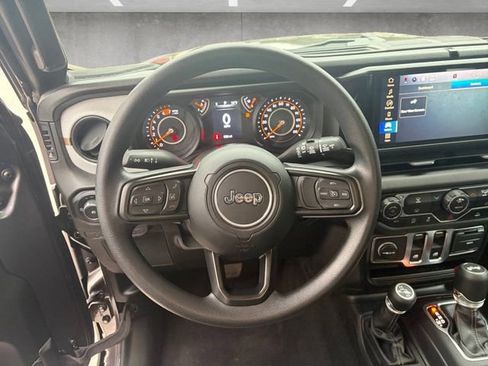 Used 2025 Jeep Wrangler Sport AWD/4WD image 21