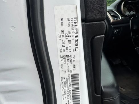 Used 2014 Jeep Grand Cherokee Laredo AWD/4WD image 26