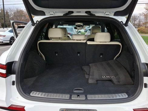 Certified 2025 Genesis Electrified GV70 image 30