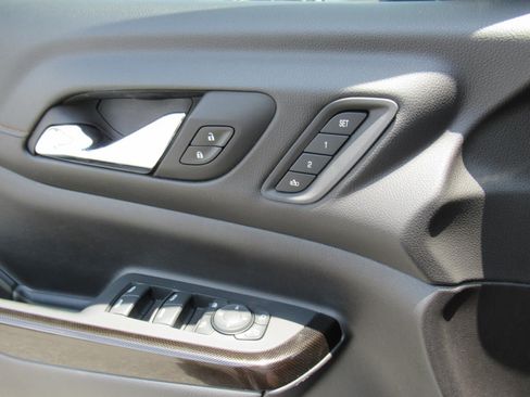 Used 2023 GMC Acadia AT4 w/ Technology Package AWD/4WD image 24