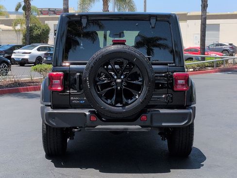 Used 2025 Jeep Wrangler Unlimited Sahara w/ Safety Group AWD/4WD image 9