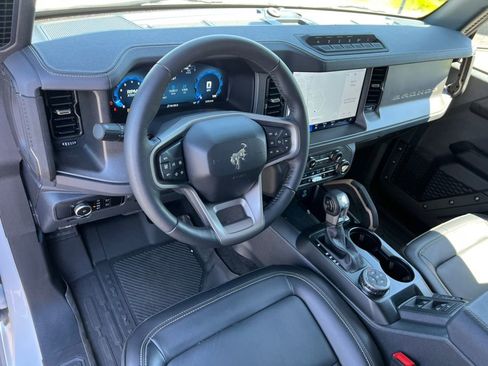 Used 2025 Ford Bronco Badlands AWD/4WD image 16