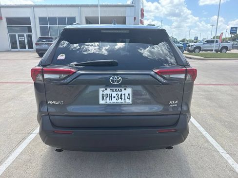 Used 2022 Toyota RAV4 XLE AWD/4WD image 3