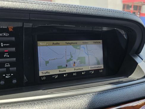 Used 2012 Mercedes-Benz CL 550 4MATIC w/ Sport Pkg image 31