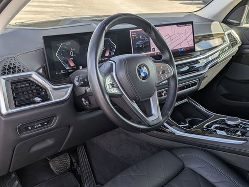 Used 2024 BMW X7 xDrive40i w/ Premium Package image 11