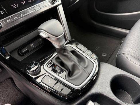 Used 2025 Kia Seltos EX FWD image 16