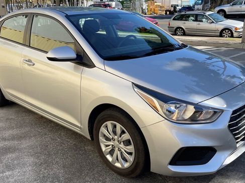 Used 2020 Hyundai Accent SE FWD image 4
