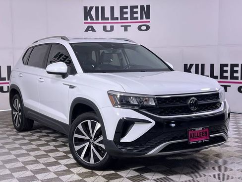 Used 2024 Volkswagen Taos SE image 1