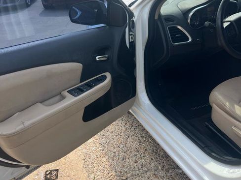 Used 2014 Dodge Avenger SE FWD image 11