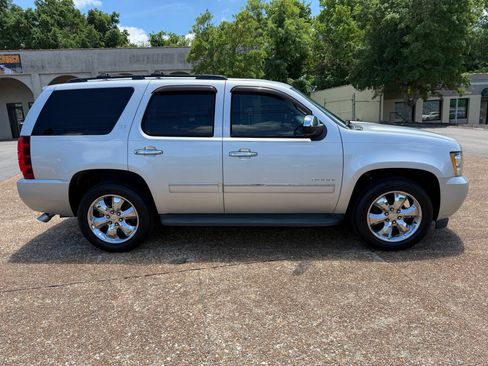 Used 2010 Chevrolet Tahoe LTZ AWD/4WD image 4