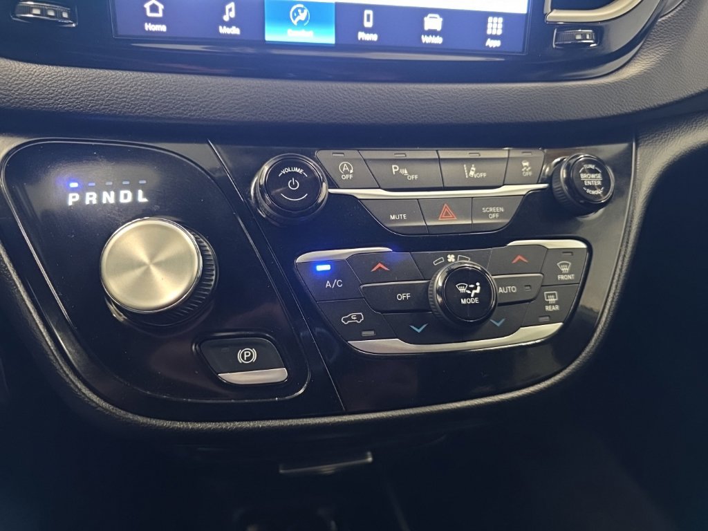 Used 2025 Chrysler Pacifica Select FWD image 19