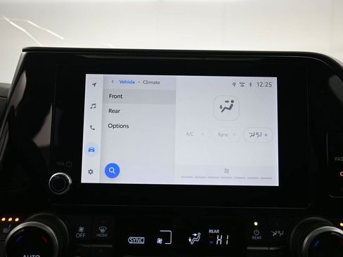 Used 2023 Toyota Highlander XLE image 17