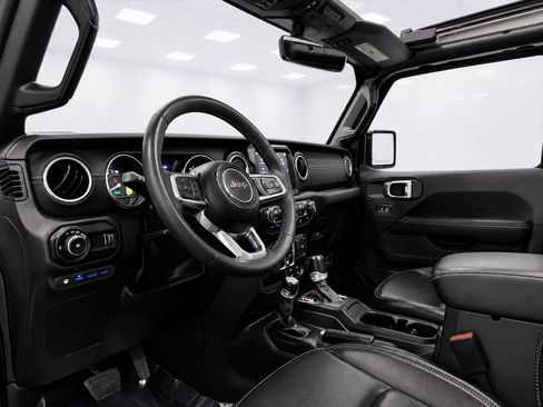 Used 2023 Jeep Wrangler Unlimited Sahara w/ Cold Weather Group AWD/4WD image 15