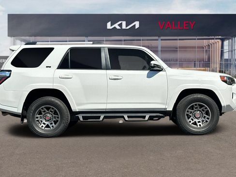 Used 2022 Toyota 4Runner SR5 Premium AWD/4WD image 3