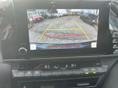 Used 2025 Toyota Camry LE image 9