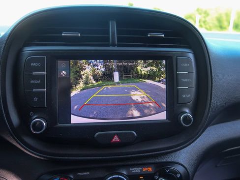 Used 2023 Kia Soul LX w/ LX Technology Package FWD image 30