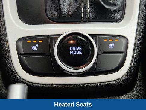 Used 2022 Hyundai Venue Limited FWD image 15