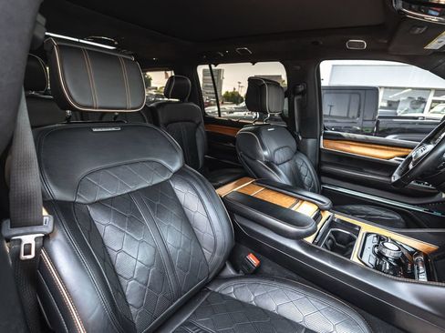 Used 2022 Jeep Grand Wagoneer Series III w/ Flexible Seating Group AWD/4WD image 25