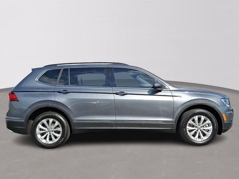 Used 2018 Volkswagen Tiguan SE w/ Panoramic Sunroof Package image 7