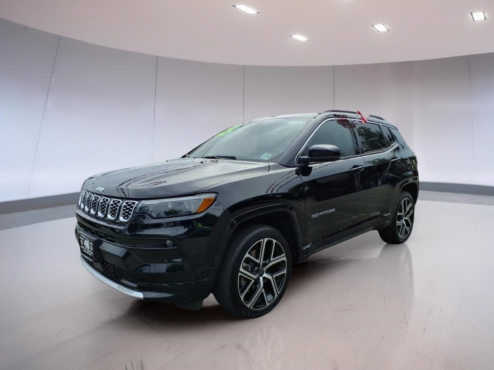 Used 2025 Jeep Compass Limited w/ Elite Group AWD/4WD image 2