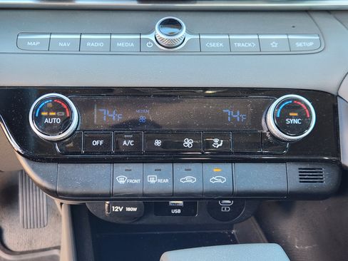 Certified 2024 Hyundai Elantra SEL image 21