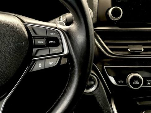 Used 2018 Honda Accord Sport image 29