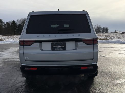 Used 2024 Jeep Wagoneer 4WD w/ Premium Group I image 32