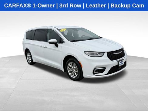 Used 2023 Chrysler Pacifica Touring-L FWD image 1