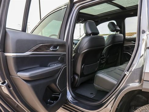 New 2026 Jeep Grand Cherokee Limited image 25