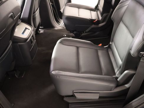 New 2026 Lincoln Navigator Premiere image 12