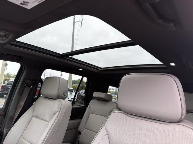 Used 2023 GMC Yukon SLT w/ SLT Luxury Package RWD image 11