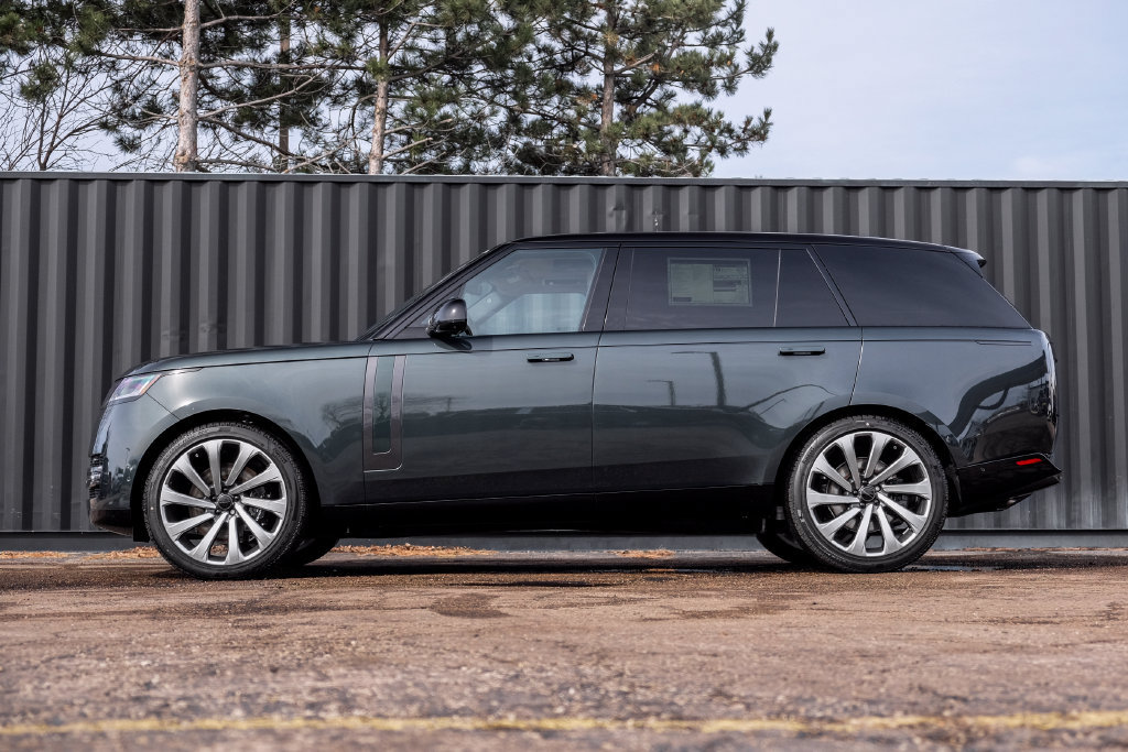 New 2026 Land Rover Range Rover Long Wheelbase SE AWD/4WD image 3