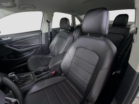 Used 2024 Volkswagen Jetta SE FWD image 11