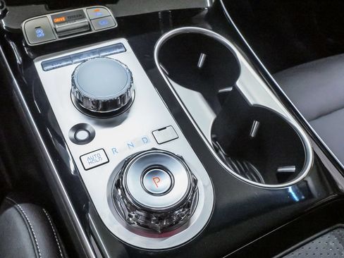 Certified 2026 Genesis GV70 2.5T AWD/4WD image 17