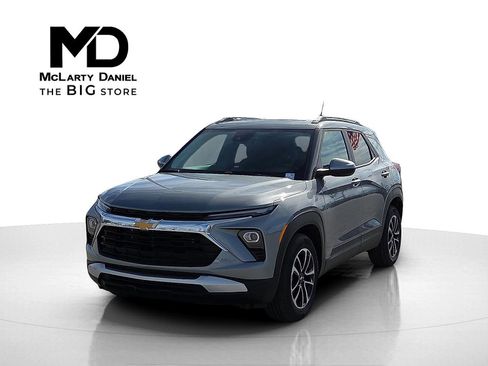 Used 2026 Chevrolet TrailBlazer LT w/ LT Cold Weather Package FWD image 2