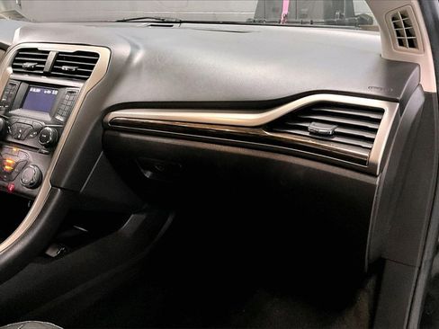 Used 2013 Ford Fusion SE image 16