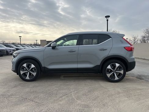 Certified 2025 Volvo XC40 B5 Plus image 5