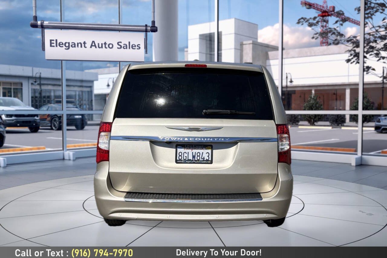 Used 2016 Chrysler Town & Country Touring w/ Driver Convenience Group FWD image 6