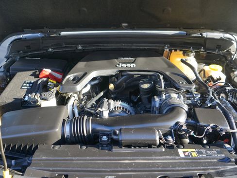 Used 2019 Jeep Wrangler Unlimited Sport AWD/4WD image 13