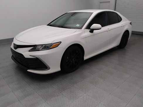 Used 2022 Toyota Camry LE FWD image 2